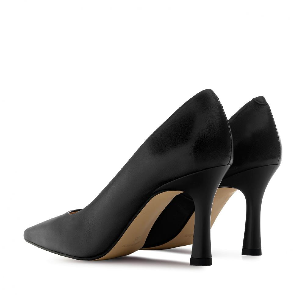 Andres Machado Salón En Piel De Color Negro