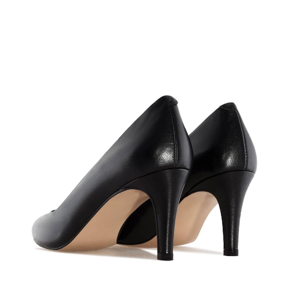 Andres Machado Salón Piel Negro