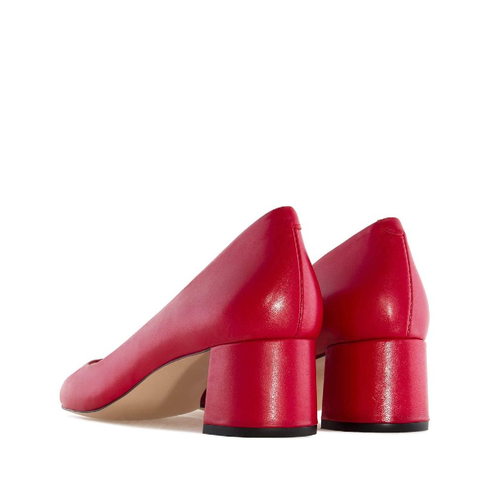 Andres Machado Salón Piel Rojo