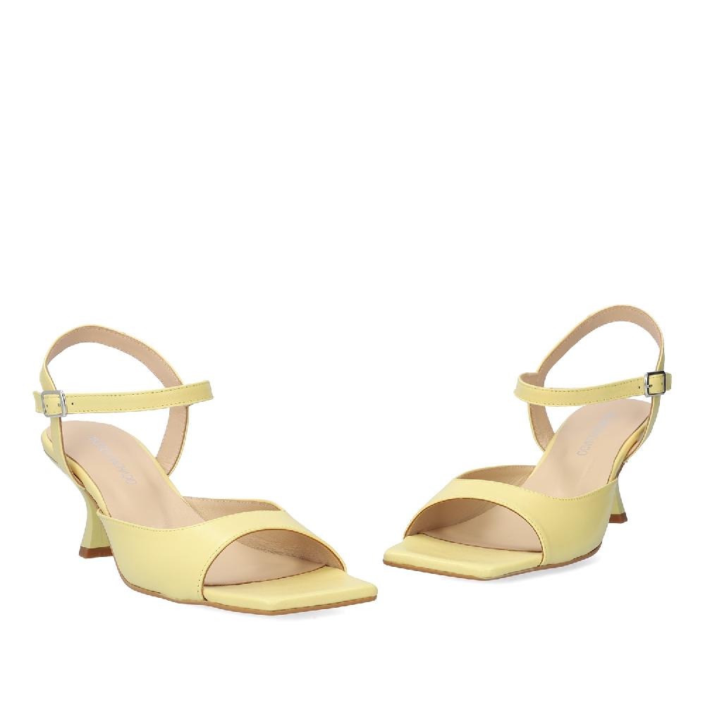 Andres Machado Sandalia Con Tacón En Piel Amarillo