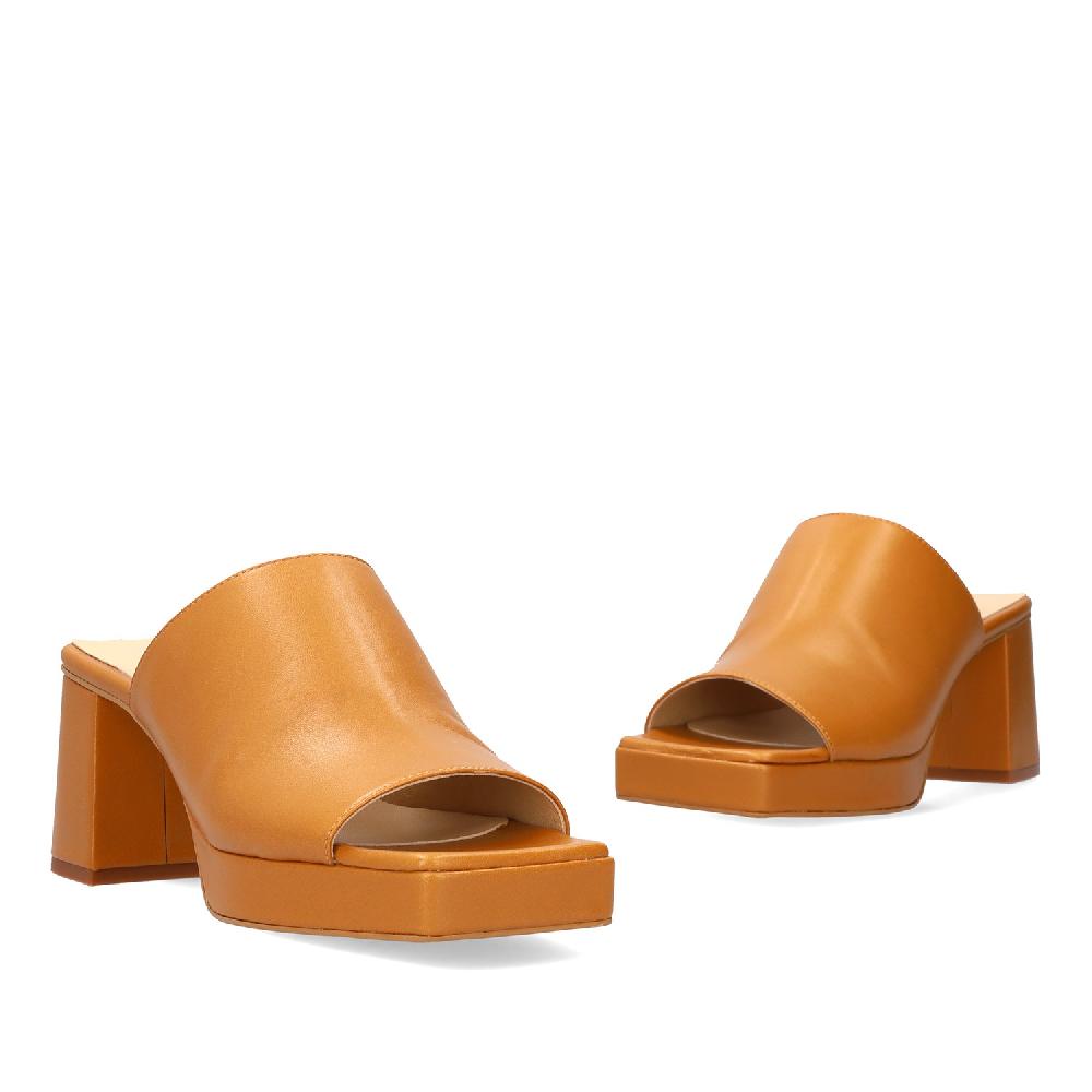 Andres Machado Mule Con Tacón Y Plataforma En Piel Camel