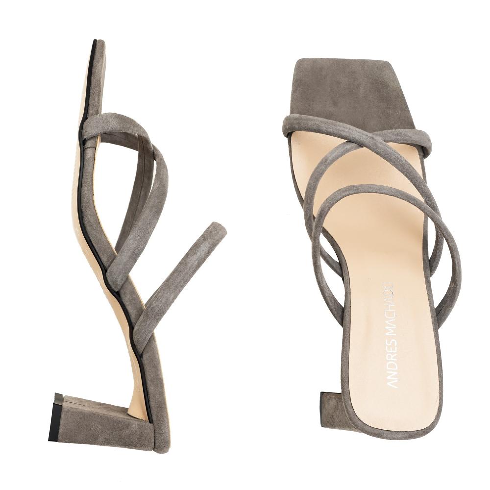 Andres Machado Mules Con Tacón De Ante Gris Y Punta Cuadrada
