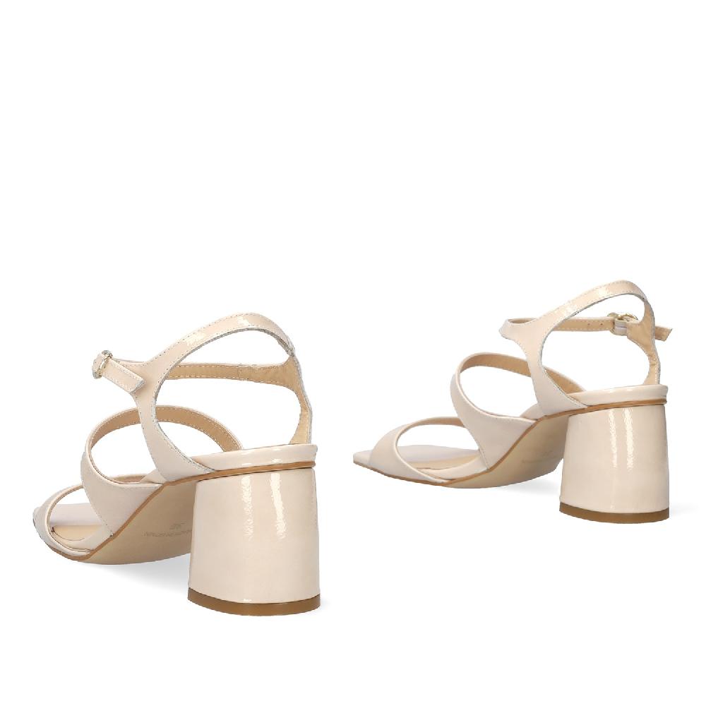 Andres Machado Sandalia Charol Con Tacón En Piel Beige