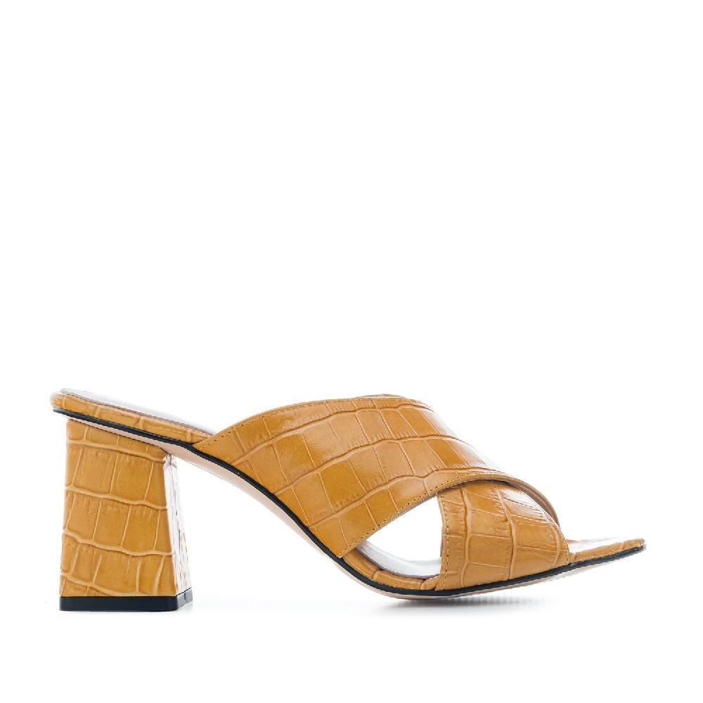 Andres Machado Sandalias En Piel Coco De Color Mostaza
