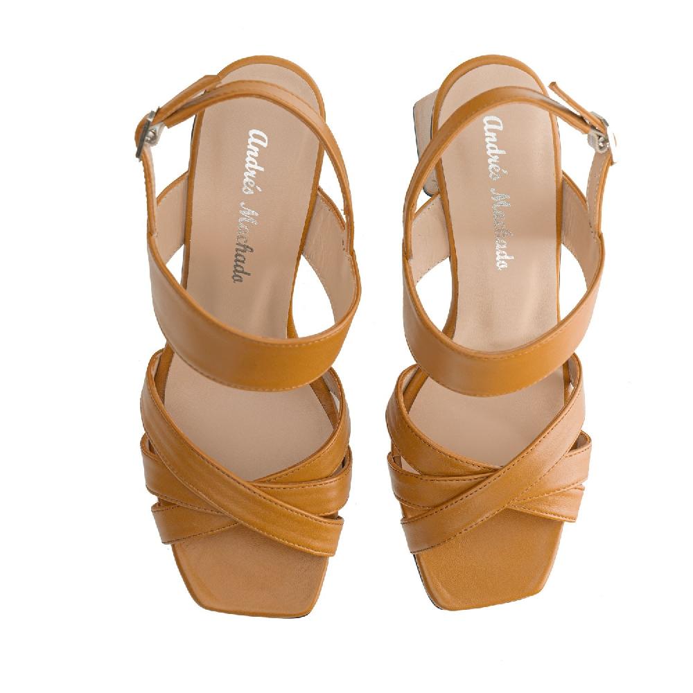 Andres Machado Sandalias Tacón Ancho En Piel De Color Camel