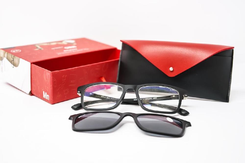 Antonio miro MIRO NEAR APOLO con CLIPS SOLARES