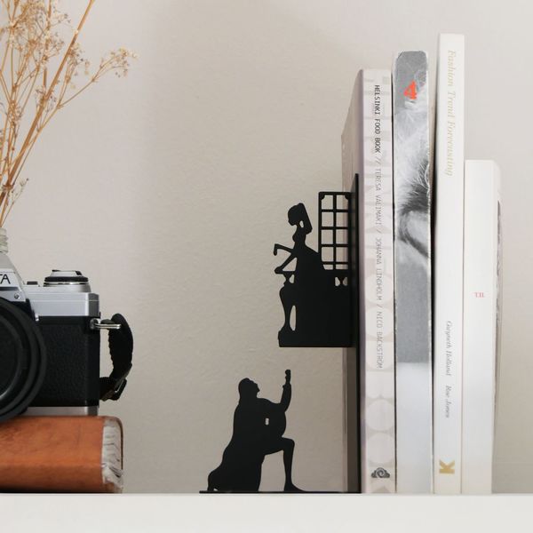 Balvi Balvi - Romeo & Juliet Sujeta Libros De Metal. Inspirado En La Obra De Shakespeare