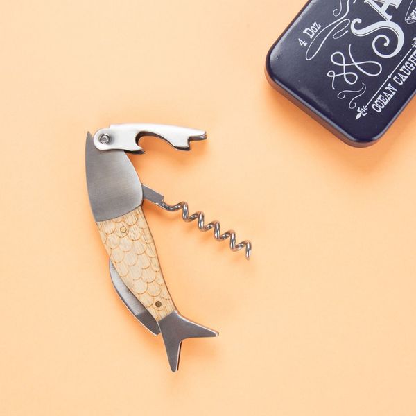 Balvi Balvi Sacacorchos Wild Salmon Abrebotellas Y Herramienta Multifunción Con Caja Metálica Acero/madera