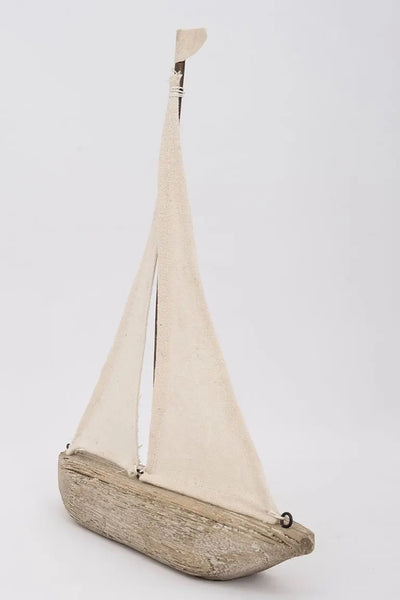 Batela Pequeño velero grande de madera envejecida