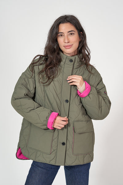 Batela Cazadora impermeable acolchada de mujer cuello elevado. Batela