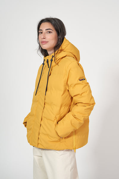 Batela Cazadora impermeable de mujer puffy con capucha. Batela