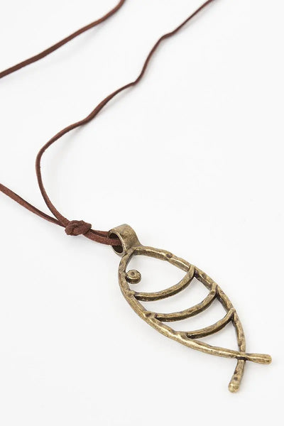 Batela Colgante o collar en cuero y colgante pez en aleación