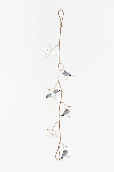 Batela Guirnalda compuesta por seis gaviotas de madera. Decoración náutica