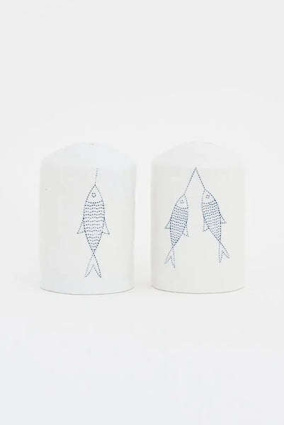 Batela Salero y Pimentero en Cerámica - Elegancia y Funcionalidad con Peces