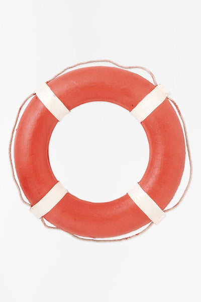 Batela Salvavidas vintage o envejecido rojo. Decoración náutica