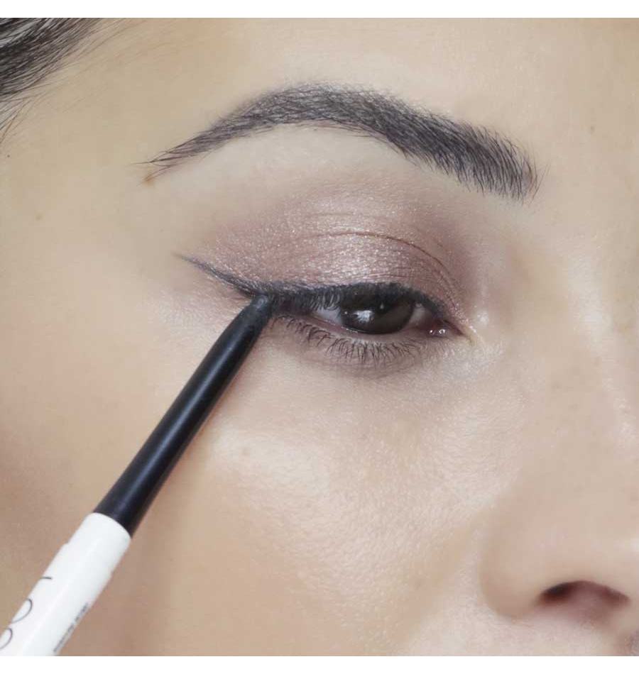 Beter Eyeliner Con Difuminador. Efecto Terciopelo