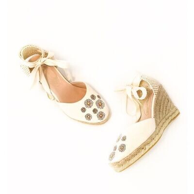 Calita Shoes ​CAMPESINAS BEIGE P4ACO DAISIES​ HEIGHT 9 CMS
