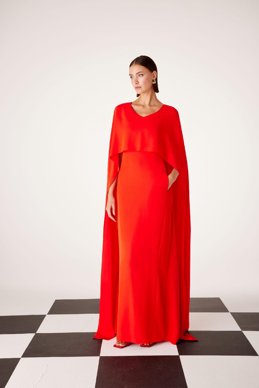 Carla ruiz Ref. 51606 Vestido madrina capa larga