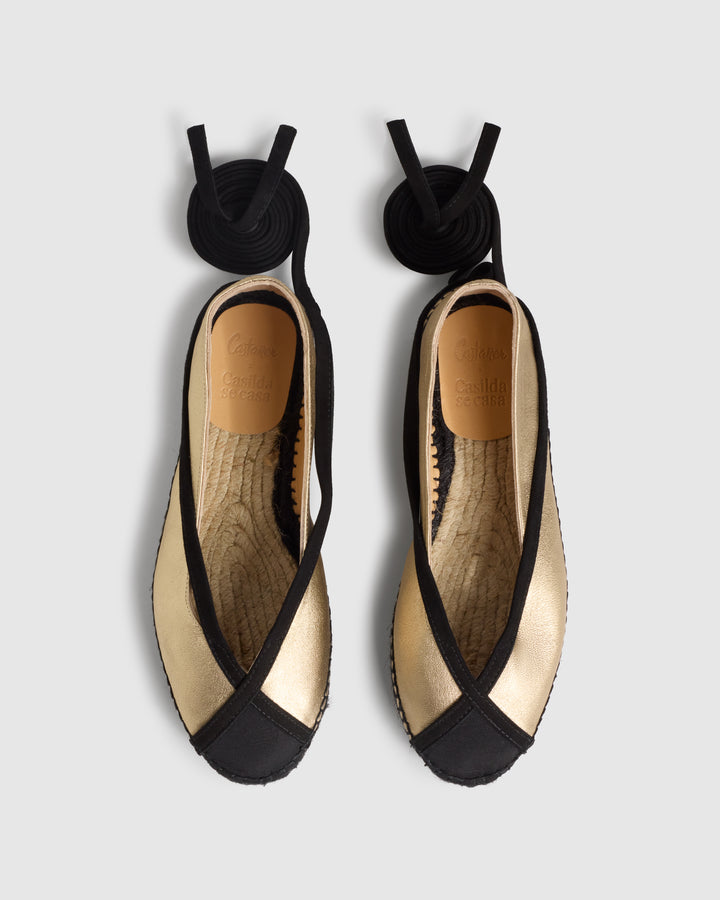 Castañer CASTAÑER | Diseñada Por 'Casilda Se Casa' Para Castañer. Alpargatas Sancha Tipo Bailarina En Piel Metalizada Y Cierre Con Lazada