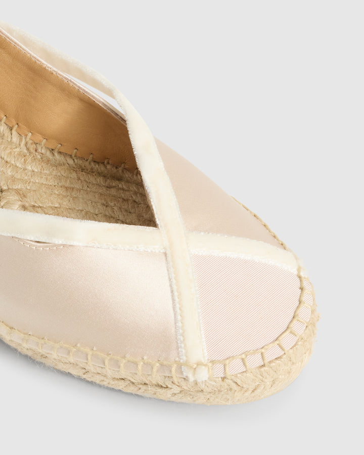 Castañer CASTAÑER | Diseñada Por 'Casilda Se Casa' Para Castañer. Alpargatas Sancha Tipo Bailarina En Raso Y Cierre Con Lazada