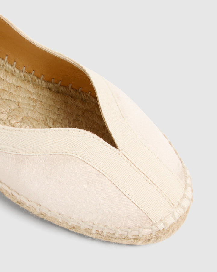 Castañer CASTAÑER | Diseñada Por 'Casilda Se Casa' Para Castañer. Alpargatas Planas Kanu Confeccionada En España En Satén