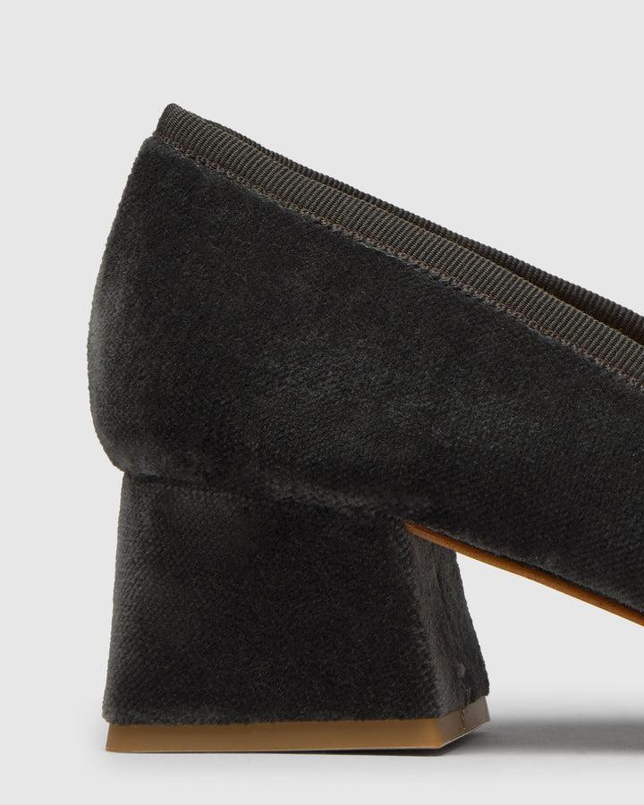 Castañer CASTAÑER | Tacón Cerrada Terciopelo PLOMO NIEBLA/243 – Castañer