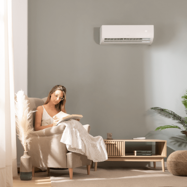 Cecotec AirClima 12000 Smartfresh Connected Aire Acondicionado Split De 3000 Frigorías /12000 BTU Con Bomba De Calor Mando A Distancia Pantalla LED Y Control Por Wifi. Sistema Inverter. 5 Modos Y 8 Velocidades. Deshumidificaci