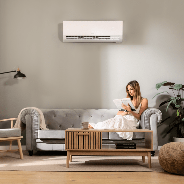Cecotec AirClima 18000 Smartfresh Aire Acondicionado Split De 4500 Frigorías 18000 BTU Con Bomba De Calor Mando A Distancia Y Pantalla LED. Sistema Inverter. 5 Modos Y 8 Velocidades. Deshumidificación Diaria De 36 L/ Día Y á