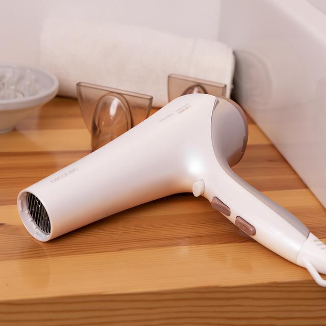 Cecotec Bamba Ionicare 5320 Flashlook. Secador De Pelo Con Potencia 2200 W Ion Real 2 Boquillas Difusor Haircare Función Aire Frío 2.5 M Cable 3 Temperaturas 2 Velocidades Secador AC De 2200W Con Dos Concentradores Y Difusor