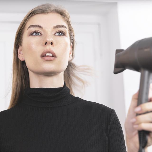 Cecotec Bamba IoniCare 5500 PowerStyle M Secador De Pelo Ionico De Diseño Con Motor AC De Gran Caudal De Aire Con Iones Reales Sistema Perfect Colour Con Difusor Y Accesorios Profesionales (Gris) Secador Iónico De Pelo Con Dif