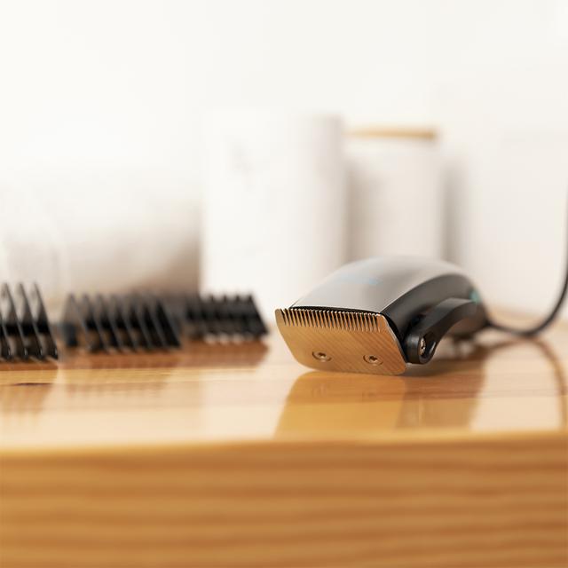 Cecotec Bamba PrecisionCare Power Blade Titanium. Cortapelos Con Cuchillas De Acero Inoxidable Con Recubrimiento De Titanio Palanca De Ajuste Regulable Con Cable 9 Peines Máquina Recortadora De Barba  