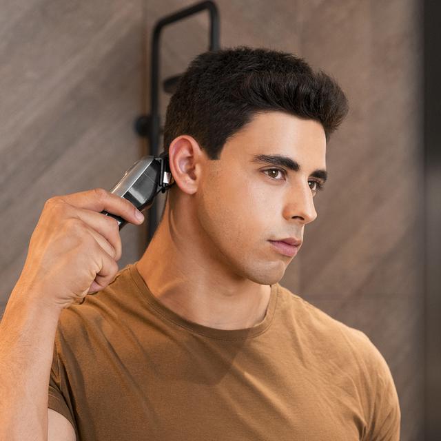 Cecotec Bamba PrecisionCare Pro Clipper Titanium Go. Cortapelos Con Batería De Litio Cuchillas De Acero Inoxidable Autonomía Hasta 2 Horas 8 Peines Ajuste De Precisión Uso Con Y Sin Cable Máquina De Cortar Pelo Inalámbrica