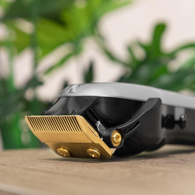 Cecotec Bamba PrecisionCare Pro Clipper Titanium Go. Cortapelos Con Batería De Litio Cuchillas De Acero Inoxidable Autonomía Hasta 2 Horas 8 Peines Ajuste De Precisión Uso Con Y Sin Cable Máquina De Cortar Pelo Inalámbrica