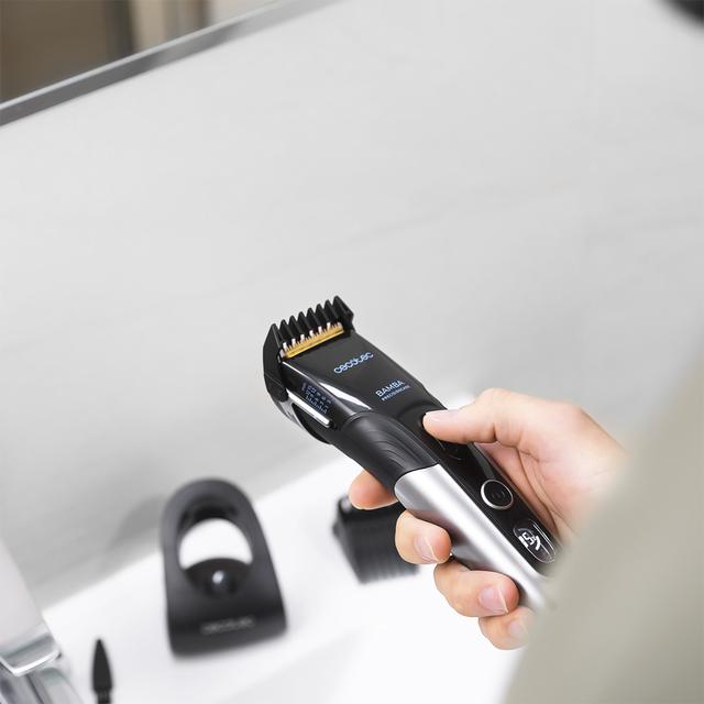 Cecotec Bamba PrecisionCare Titanium. Cortapelos Con Cuchilla De Acero Inoxidable Con Revestimiento De Titanio Batería De Litio Autonomía Hasta 120 Minutos Uso Con Y Sin Cable 3 Peines Máquina De Cortar Pelo Inalámbrica