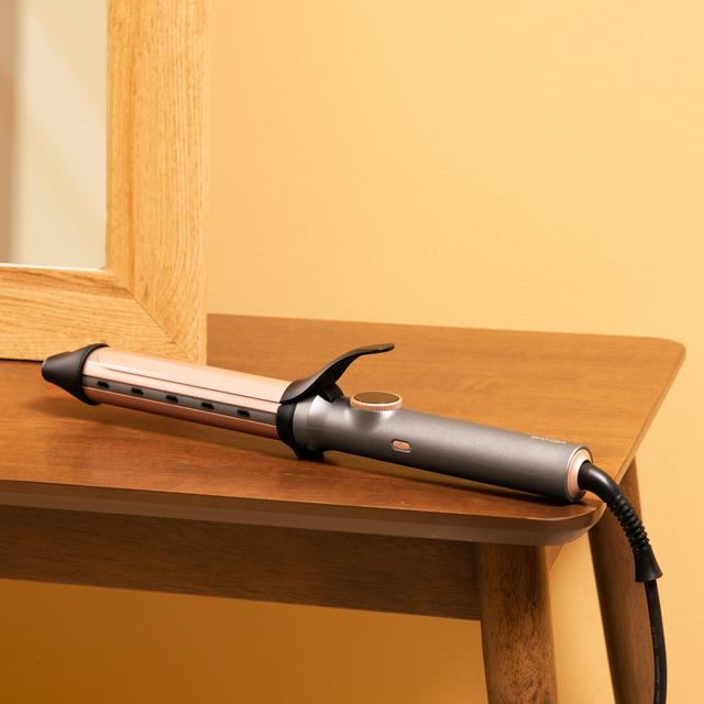 Cecotec Bamba SurfCare Epic Curly Sphere Rizador De Pelo Manual De 32 Mm De Cerámica Y Turmalina Con Ajuste De Temperatura Y Pantalla LED. Además Posee Una Tecnología De Iones. Rizador De Pelo Manual