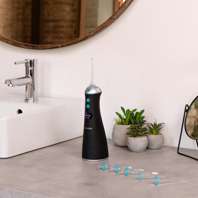 Cecotec Bamba ToothCare 1100 Jet Liberty. Irrigador Bucal Portátil Con 6 Modos De Uso Y 6 Boquillas Pantalla LED Capacidad 280 Ml 8 Ajustes De Presión IPX7 Carga USB Y Bolsa De Viaje Irrigador Bucal