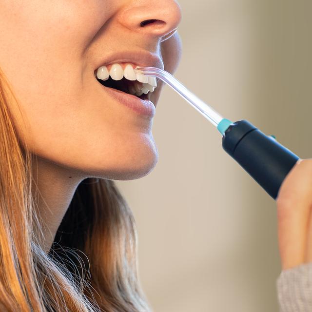 Cecotec Bamba ToothCare Jet Clean Centro De Estación Dental: Irrigador Con 600 Ml De Capacidad 10 Niveles De Presión 7 Cabezales Y Cepillo De Dientes Eléctrico Con 5 Modos. Irrigador Dental + Cepillo De Dientes Eléctrico