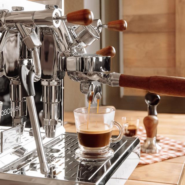 Cecotec Baristeo Iconic Extracción Perfecta Sabor único Y Crema Densa: La Máquina De Café Profesional Con Pre-infusión Ajustable Control De Temperatura PID Y Bomba De 15 Bares Para Cafés Equilibrados Y Deliciosos Cafetera