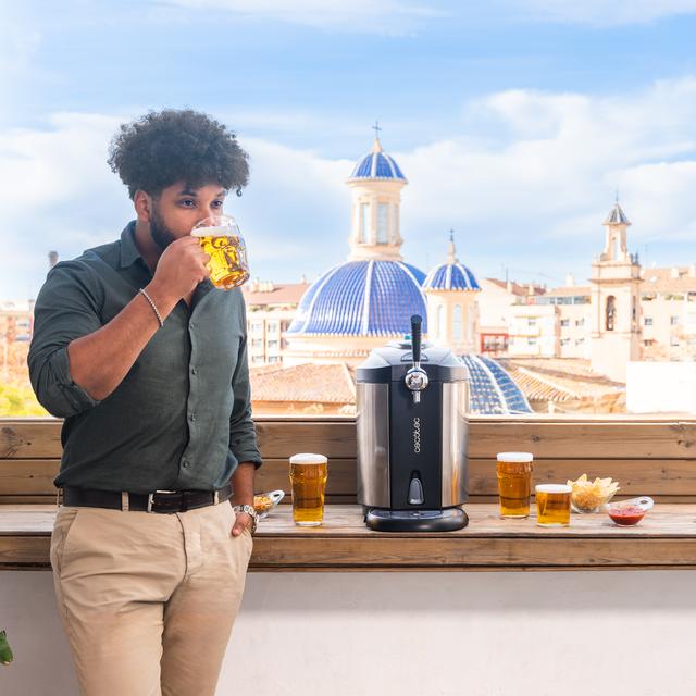 Cecotec BeerFlow Steel 5000 Dispensador De Cerveza Con Acabados De Acero Inoxidable De 65 W Con Temperatura Ajustable De 2°C A 12°C Compatible Con Barriles Universales Presurizados Y No Presurizados De 5L Asa Y Bandeja Recogeg
