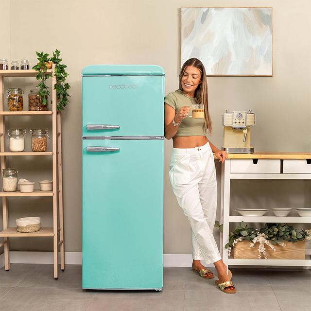 Cecotec Bolero CoolMarket 2D Origin 215 Green E Frigorífico Retro Con Capacidad De 215L Clase E Luz Interior Tirador Cromado Bandejas Cristal Y Control De Temperatura. Frigorífico Combi Retro / Vintage Verde 215 L