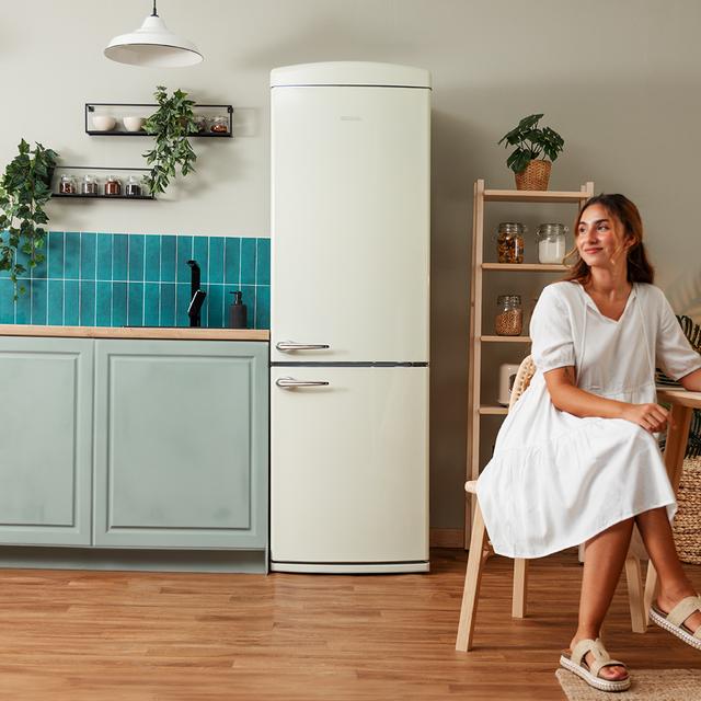 Cecotec Bolero CoolMarket Combi Origin 294 Beige E Frigorífico Retro Combi Beige De 294 L De Capacidad 190cm De Alto Y 60 De Ancho Clase E Total No Frost Multi Cooling Ultra Fresh Convertible Box Multi Air Flow Fast Freezing Mo
