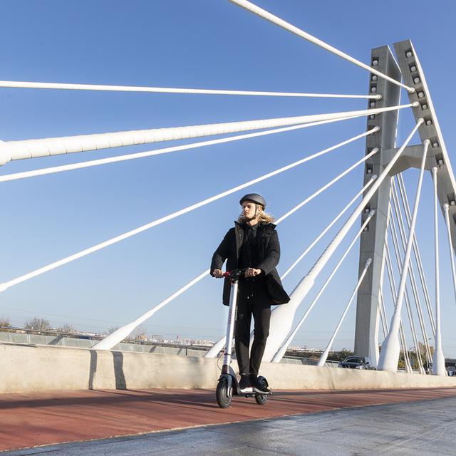 Cecotec Bongo Serie A Advance Connected. Patinete Eléctrico Con Potencia Máxima De 700 W App Para Smartphone Batería Intercambiable Autonomía Ilimitada Desde 35 Km Ruedas 8 5' Patinete Eléctrico Adulto  