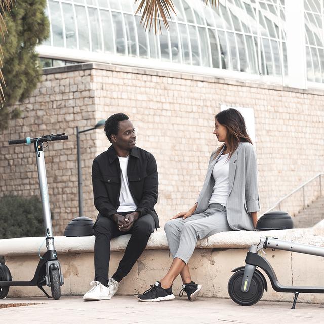 Cecotec Bongo Serie A Connected. Patinete Eléctrico Con Potencia Máxima De 700 W App Smartphone Batería Intercambiable Autonomía Ilimitada Desde 25 Km Ruedas Antirreventón De 8 5” Patinete Eléctrico Adulto  