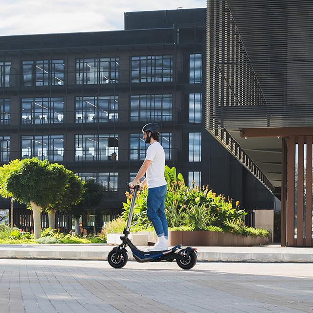 Cecotec Bongo Serie Doble Z75 Patinete Eléctrico Con Doble Motor De 2200 W (500 W+500 W Nominal) Y Autonomía De 75 Km. Ruedas De 10 5” Y Doble Suspensión. Cumple Con Todos Los Requisitos De La Nueva Normativa Española De C