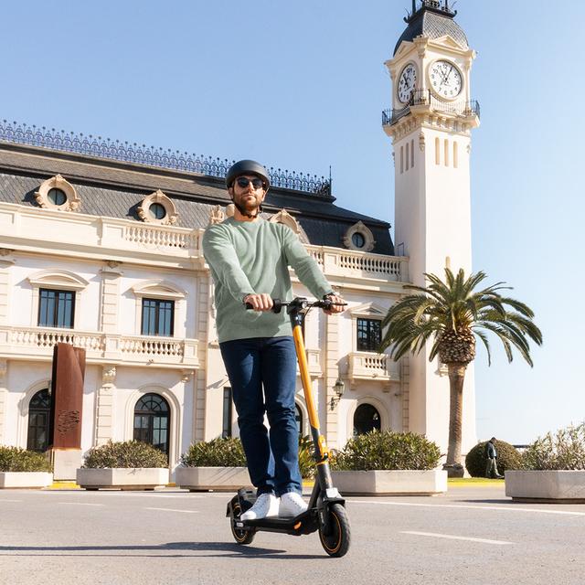 Cecotec Bongo Serie M30 Connected Patinete Eléctrico De 700 W Con Una Autonomía De Hasta 30 Km Sistema Doble De Frenado Mediante Disco De Freno De Alta Precisión Y E-ABS Con Frenada Regenerativa Y Sistema De Conducción Adapt