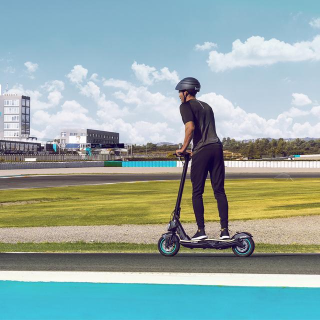 Cecotec Bongo Serie S Infinity Patinete Eléctrico Con Potencia Máxima De 750 W Y Tracción Trasera Para Darle Una Conducción Más Deportiva. Autonomía De Hasta 30 Km Y Ruedas Tubeless De 10" Y 4 Modos De Conducción (Peatón