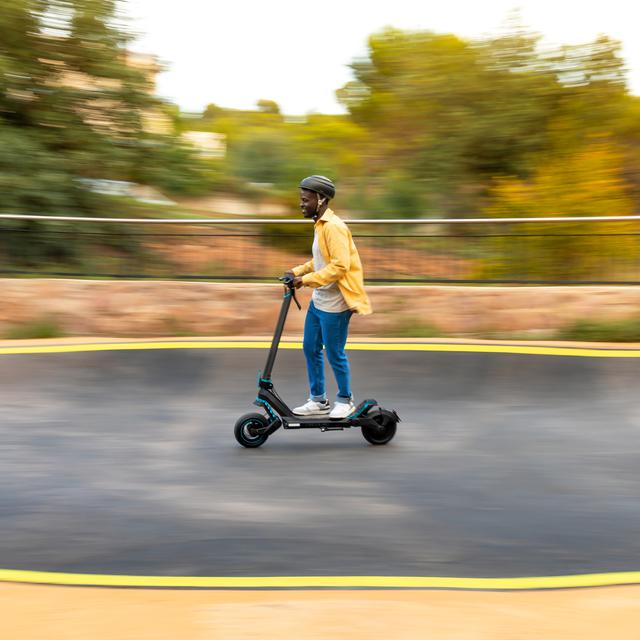 Cecotec Bongo Serie Z Power City Patinete Eléctrico Con Potencia Máxima De 1300 W Y Suspensión Dinámica De Doble Brazo Con Tecnología SXƧ Para Superar Cualquier Cualquier Obstáculo. Con Autonomía De Hasta 65 Km* Y Ruedas