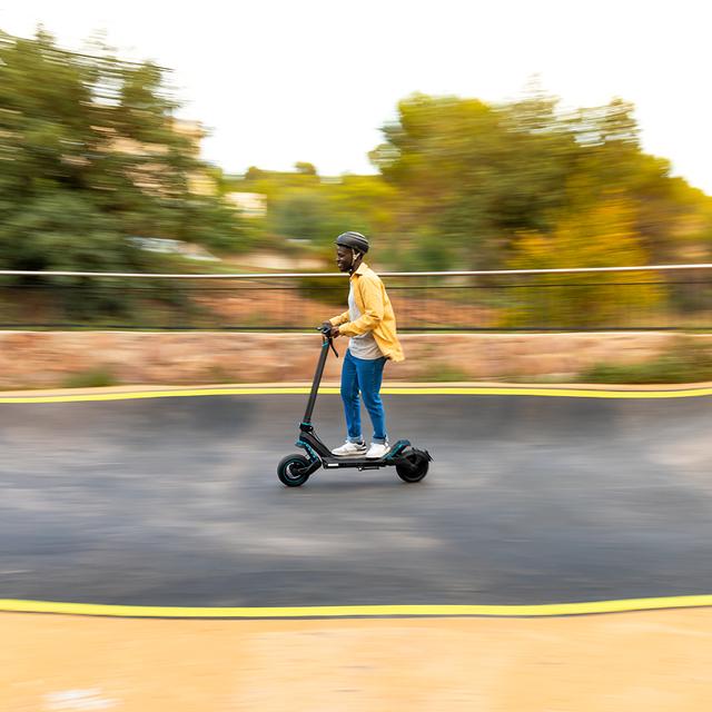 Cecotec Bongo Z City Patinete Eléctrico Con Potencia Máxima De 1000 W Y Suspensión Dinámica De Doble Brazo Con Tecnología SXƧ Para Superar Cualquier Obstáculo. Con Autonomía De Hasta 55 Km Y Ruedas On Road De 10 5". Pati