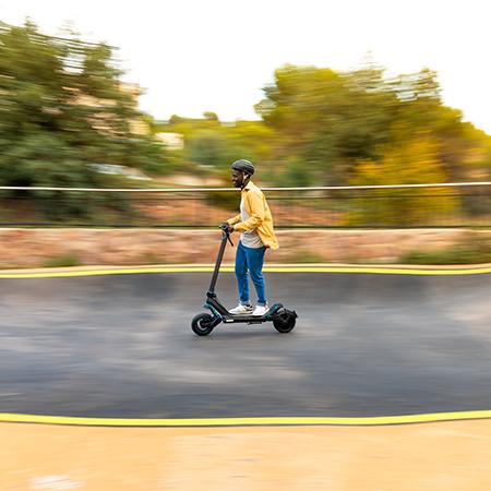 Cecotec Bongo Z+ On Road. Patinete Eléctrico De 1000 W Suspensión Dinámica De Doble Brazo Con Tecnología SXƧ Autonomía De Hasta 55 Km Ruedas On Road De 10.5" Sistema Triple De Frenado Patinete Eléctrico