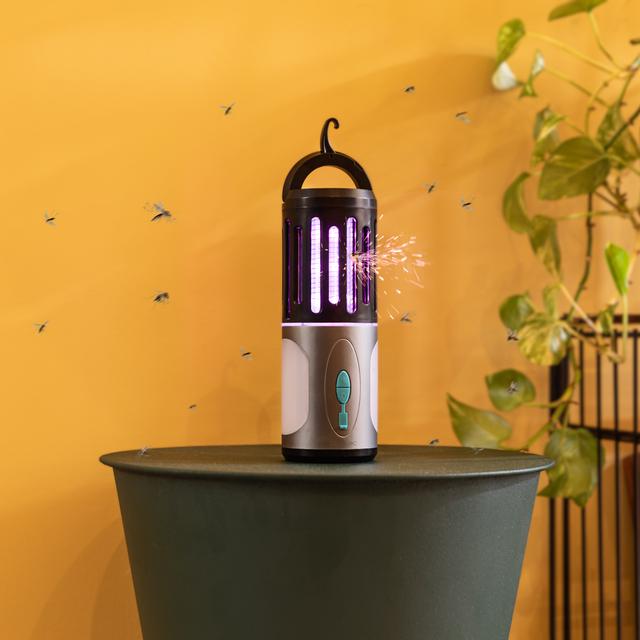 Cecotec ByeFly 3000 Go Matamoscas Eléctrico Y Anti Mosquitos Portátil Con Batería De 1800 MAh Waterproof Luz Lateral Y Linterna Trasera. Incluye Gancho Para Colgar. Matamoscas Eléctrico / Lámpara Anti Mosquitos